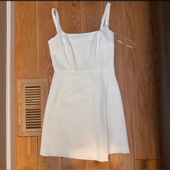 White dress - Picture 4 of 6